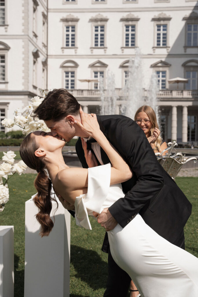 DreamdayWedding-Hochzeitsplanung-Duesseldorf-Wedding-Planner-Kathi-Reinhardt-Duesseldorf-Koeln-NRW-Shooting-Schloss-Bensberg-Braut-Braeutigam-Trauung-Kiss